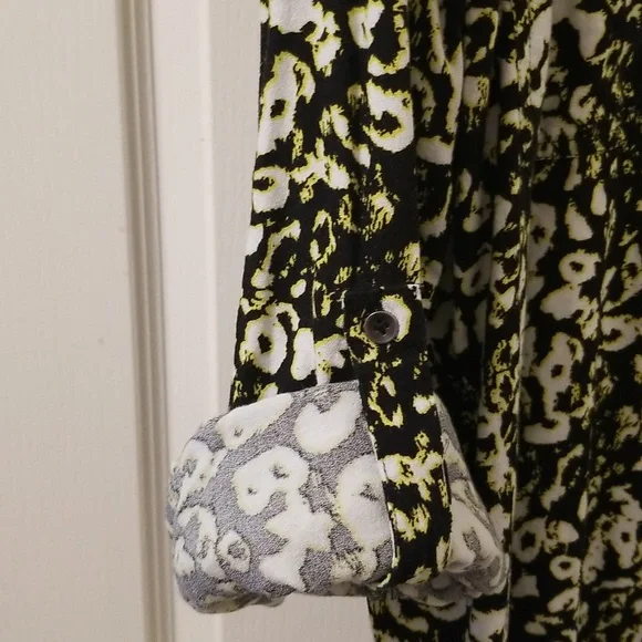 Rock & Republic Leopard Print Long Sleeve Button Down Shirt - Picture 5 of 7